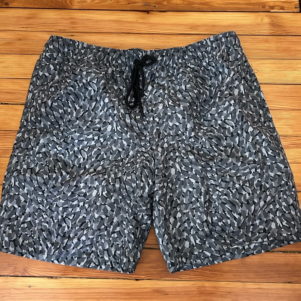 Amazon Essentials Men's Patterned Swim Shorts